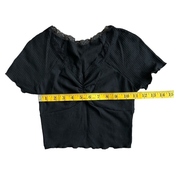 Shein black short sleeve crop top with lace trim size XS - Picture 3 of 6